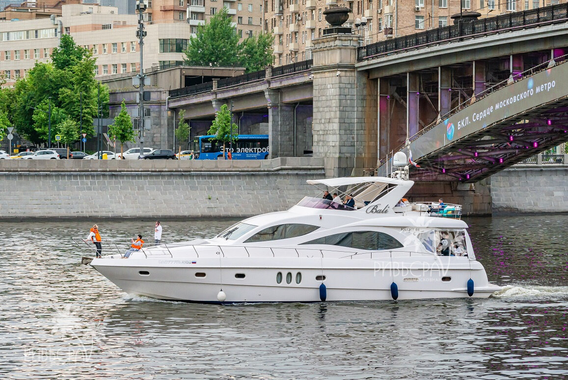 Аренда хаусботов в Москве и Подмосковье | Необычный тип судна на привычных  водоёмах. | Аренда Яхт в Москве и Подмосковье - Подмосковная Ривьера | Дзен