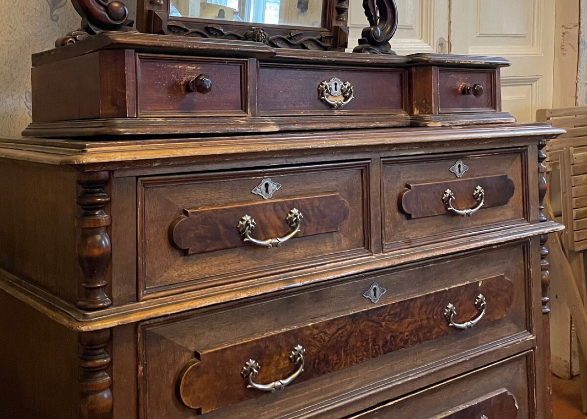 Комод потомков семьи Капрановых 
