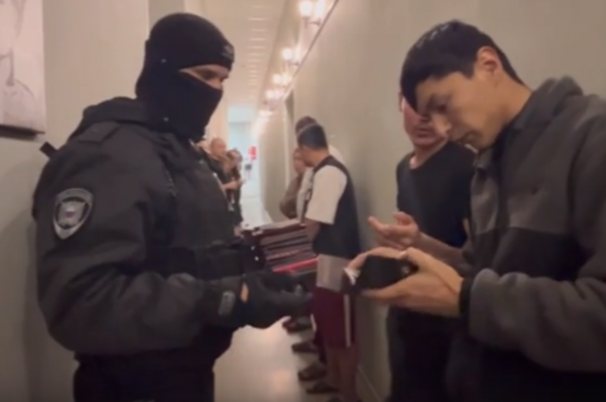    Полиция будет каждую неделю проводить рейды по мигрантам в Петербурге