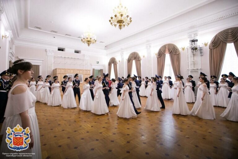    В Оренбурге прошел первый губернаторский молодежный бал Андрей Севостьянов