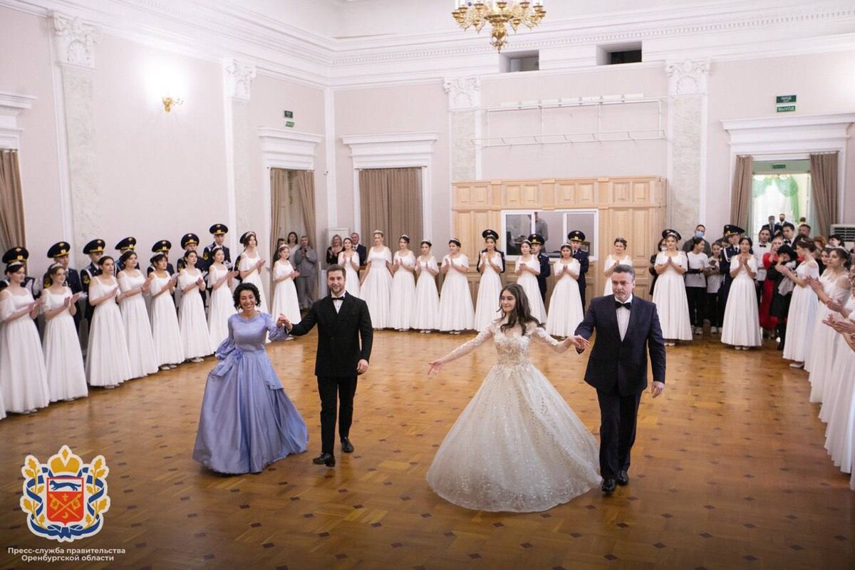  📷    В Оренбурге прошел первый губернаторский молодежный бал Андрей Севостьянов