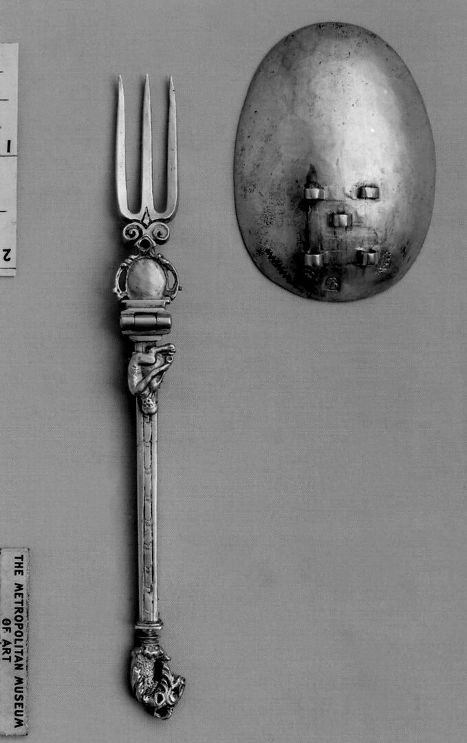 Вилка превращается... | LOM | Дзен