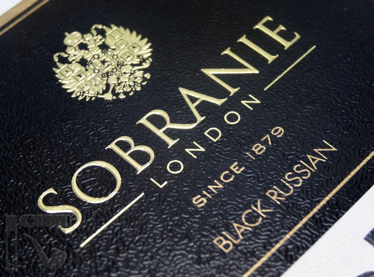 Сигареты Sobranie Black Russian. Фото: © канал "Уголок Курильщика"