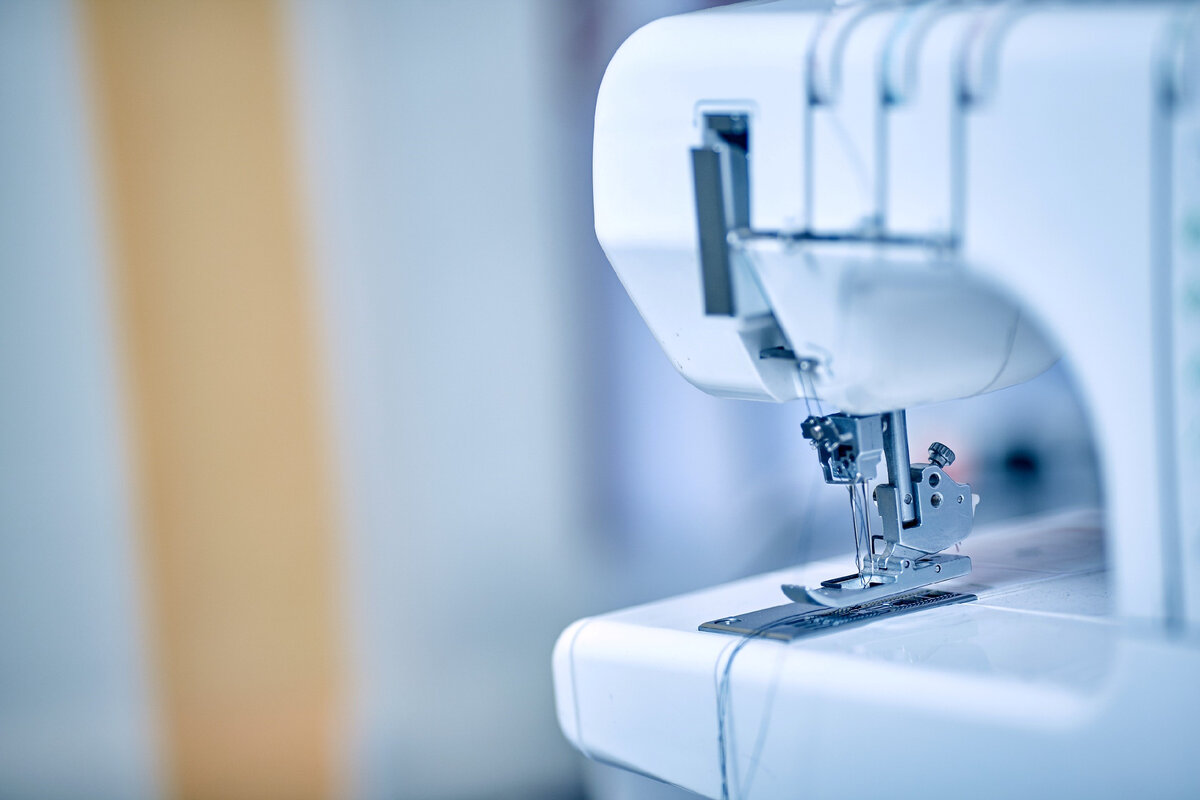 Кружево — очень красивое полотно, из него можно шить если не все, то практически все — от роскошных вечерних платьев до классических прямых юбок, эффектных бомберов и экстравагантных тренчкотов.-3