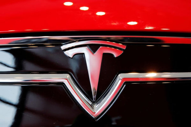  Tesla не имеет профсоюза рабочих в США и традиции профсоюзного движения этой компании, сравнительно молодой, не знакомы. Шведы дают бесплатные уроки Илону Маску на предприятии Tesla в Швеции.