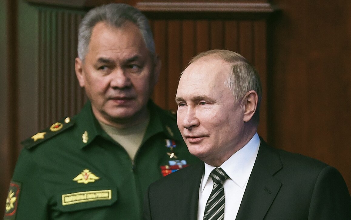 Из открытых источников в интернете. Президент РФ Владимир Путин и глава Минобороны РФ Сергей Шойгу.