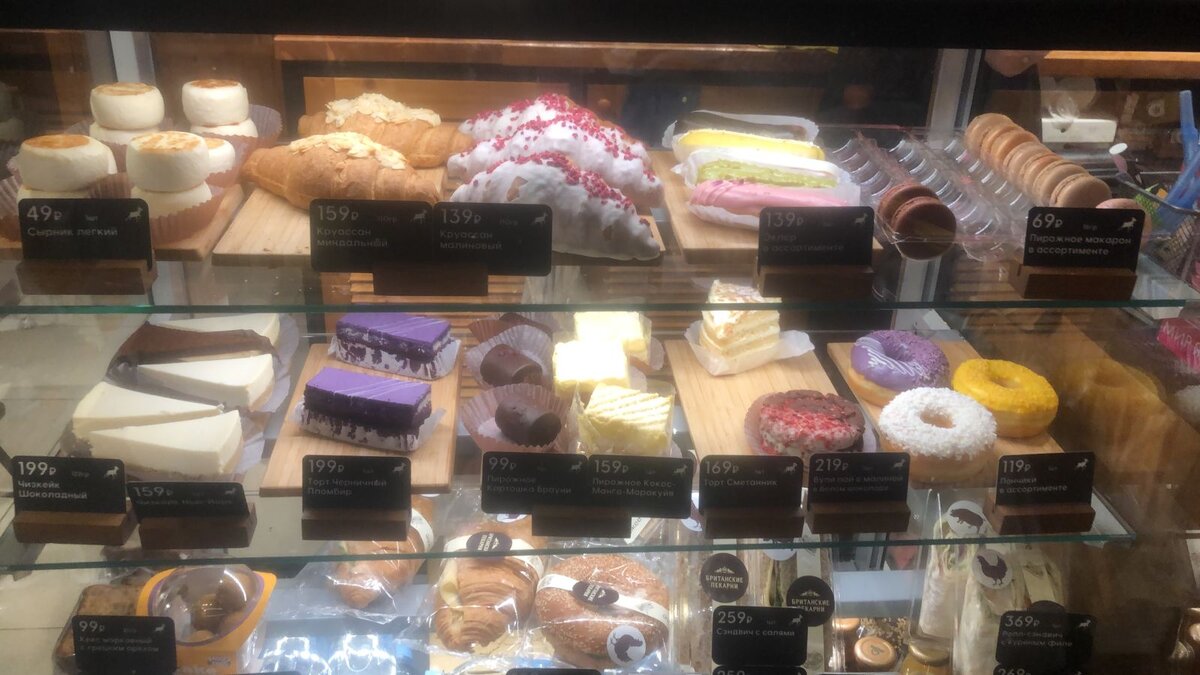 Я часто спокойно прохожу мимо витрины с пирожными