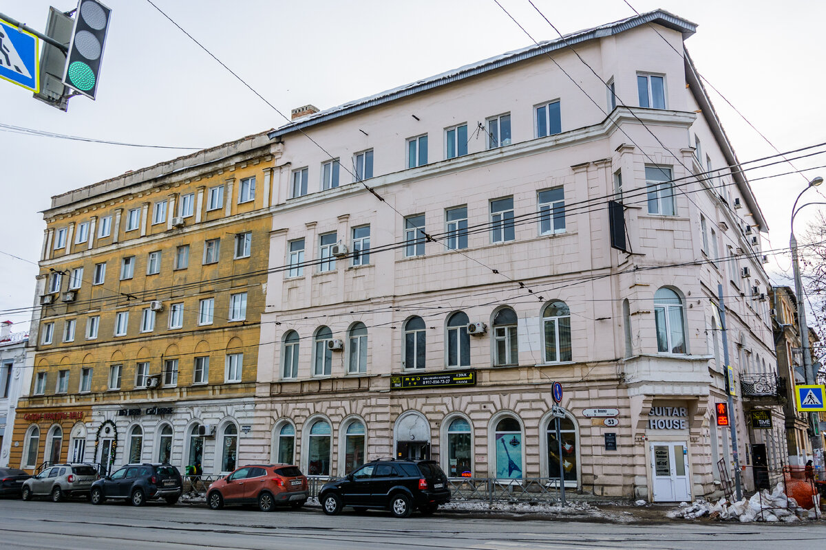 Венцека, 53 (пятиэтажное крыло слева) и Чапаевская, 69 / Венцека, 53 к1 