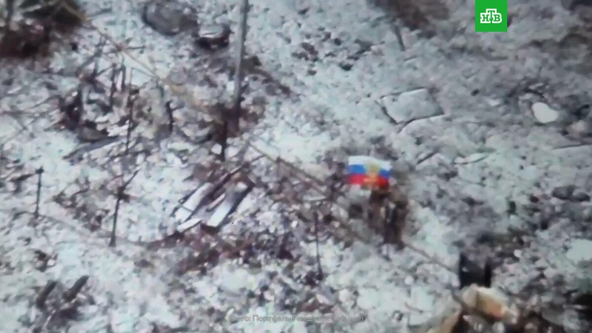    RT: российские бойцы подняли флаг над Марьинкой