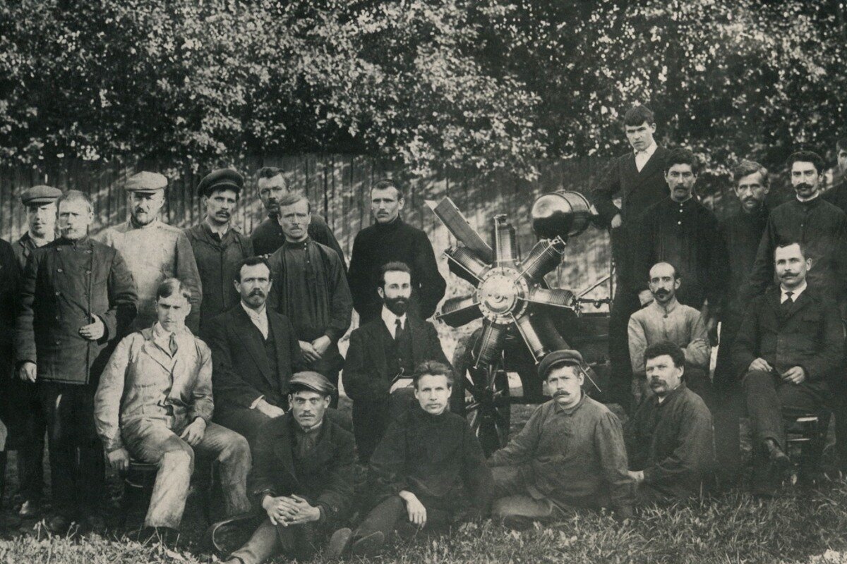 Рабочие завода "Гном" в Москве, 1910-е годы