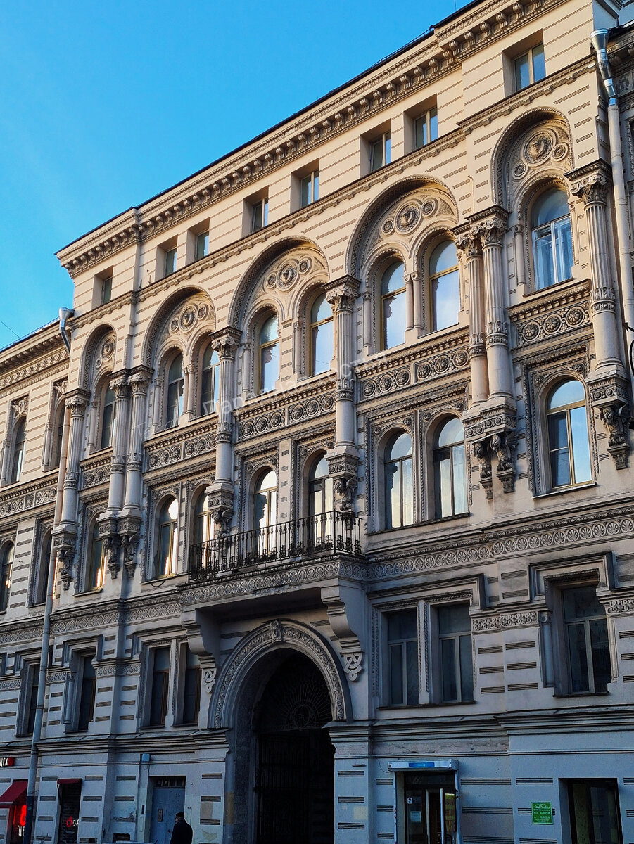 Фото: Парадная гостья