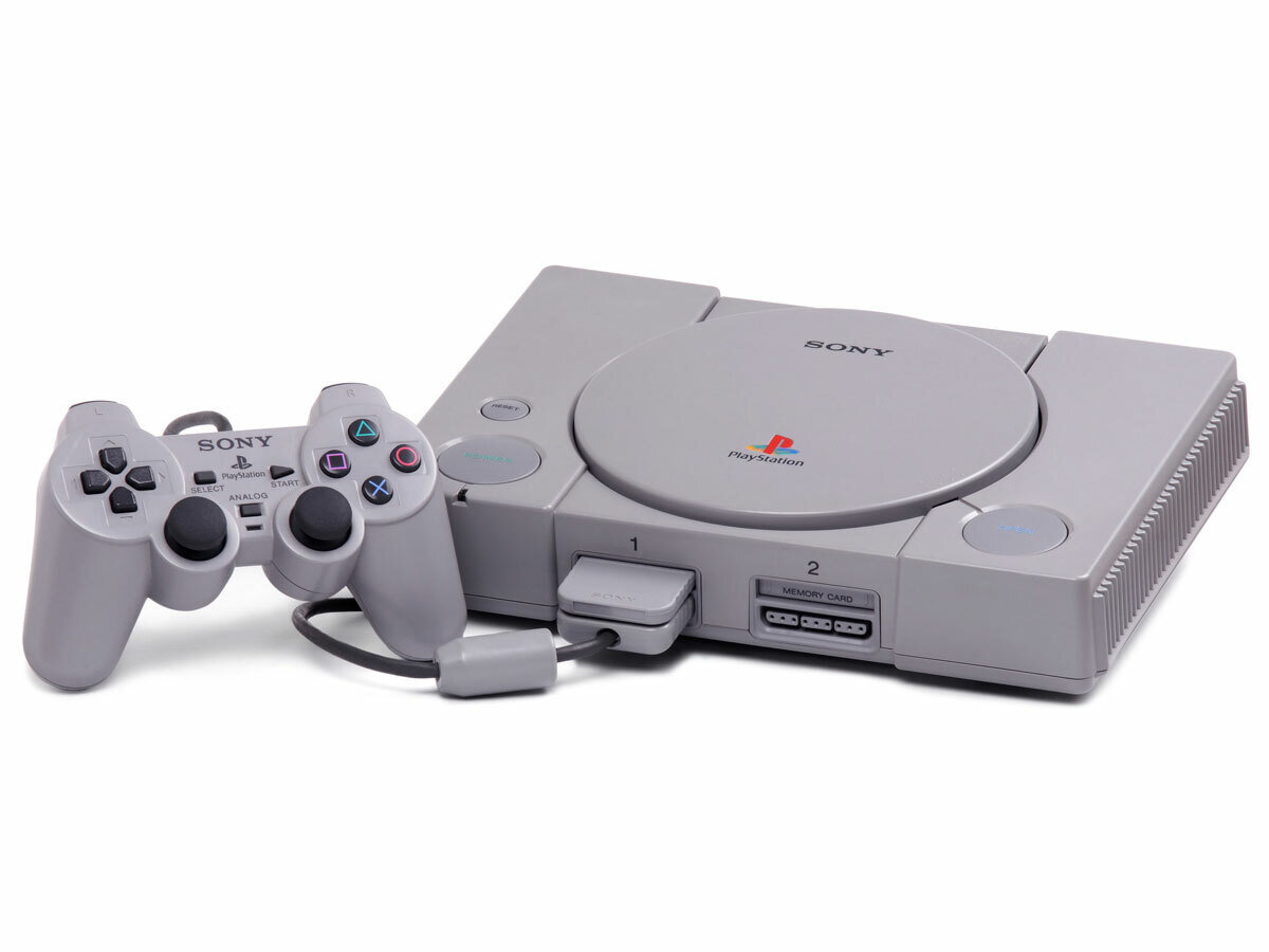 Маленькая пс. Sony PLAYSTATION ps1. Сони плейстейшен 90-х приставки 90 х. Сега ,Денди,сони плейстейшен 1. Плейстейшен 1 на компьютере.