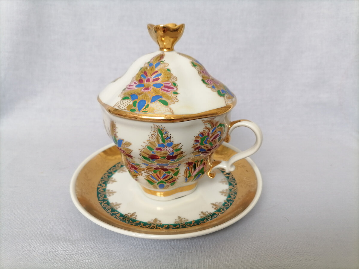 Фото автора. Чашка и крышка "родные"- ЛФЗ,  блюдце -Чехия-в подборе