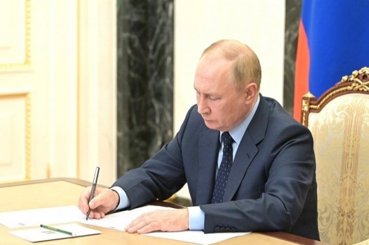    Путин поручил создать российские юрлица для управления газовыми активами