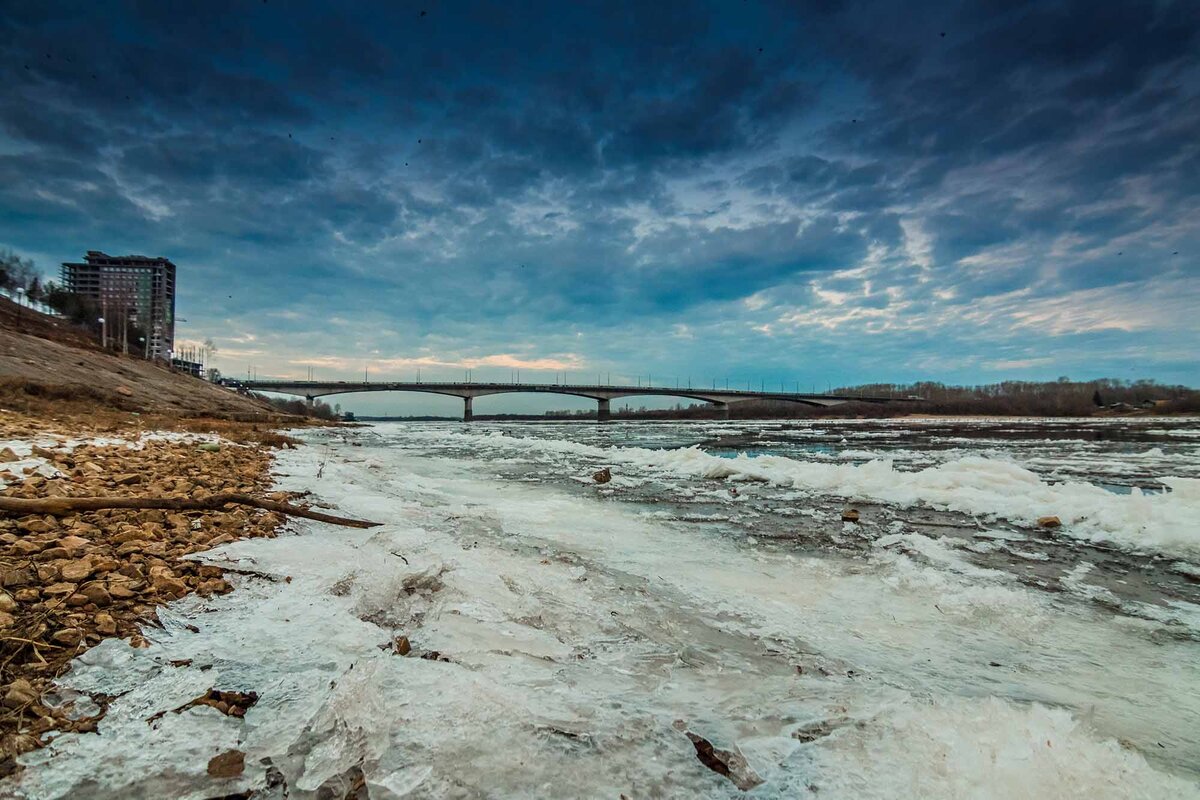 Мост через реку Вятка в Кирове.