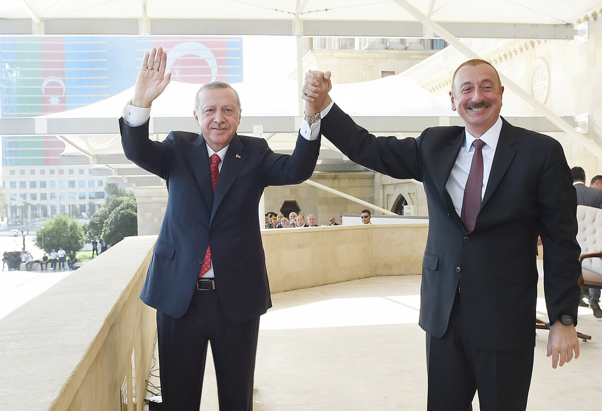 © Photo:official site of the President of AR