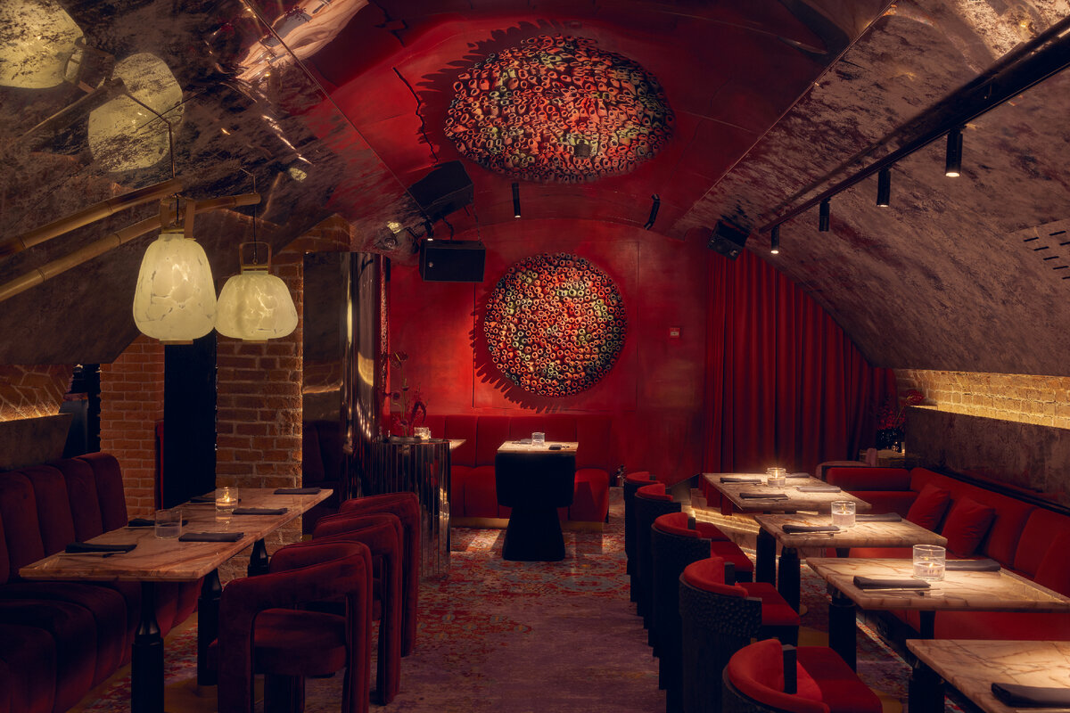 Интерьер ресторана Rouge. Фото ресторана, не мои, поэтому пусто, В мой визит была 90% посадка, как и везде на Никитской.