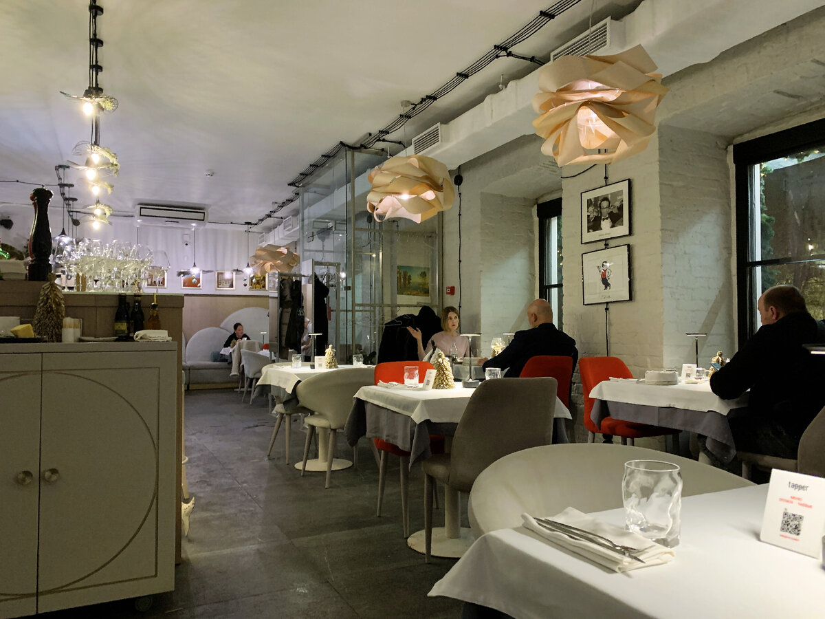 Интерьер ресторана Roberto. Основной зал