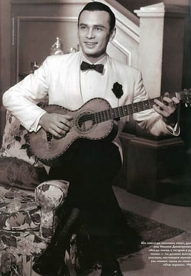 Юл Бриннер в молодости. Париж, 1936.