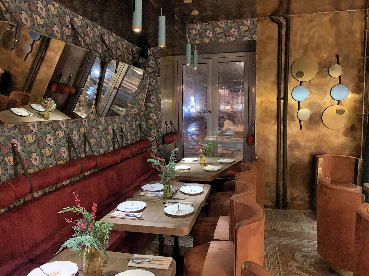 Интерьер ресторана "Зойка"