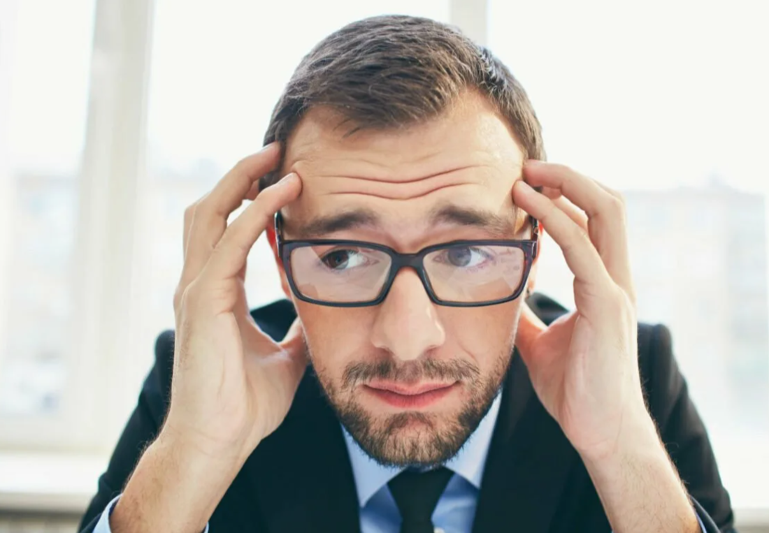 Даже дорогой костюм не поможет замаскировать отстутствие доверия к собственной персоне (фото из открытых источников)