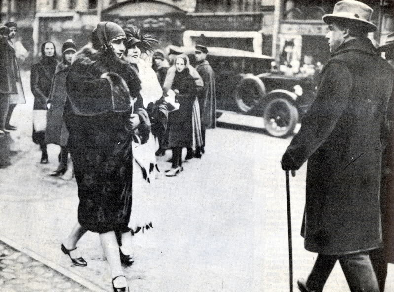 Нэпманы на Кузнецком мосту в Москве, 1928. Фото: www.kravchinsky.com