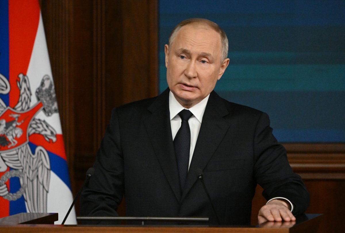    Путин: Украина при поддержке зарубежных спецслужб встала на путь террора