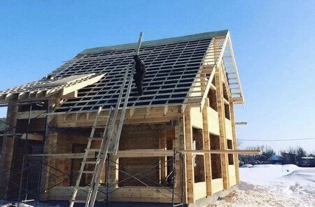 монтаж двухскатной крыши