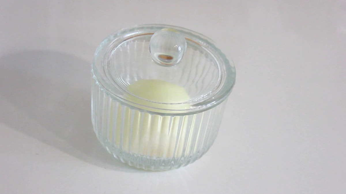 2. Стеклянная баночка с крышкой от свечи