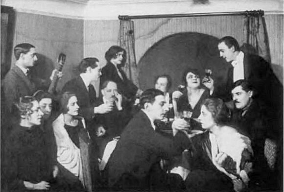 Посетители в гостинице "Европейская" в Ленинграде. Начало 1920-х годов.                                   Фото: www.kravchinsky.com