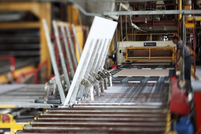    Линия производства ГКЛ ООО «ВОЛМА-Байкал». Фото предоставлено ООО «ВОЛМА-Маркетинг