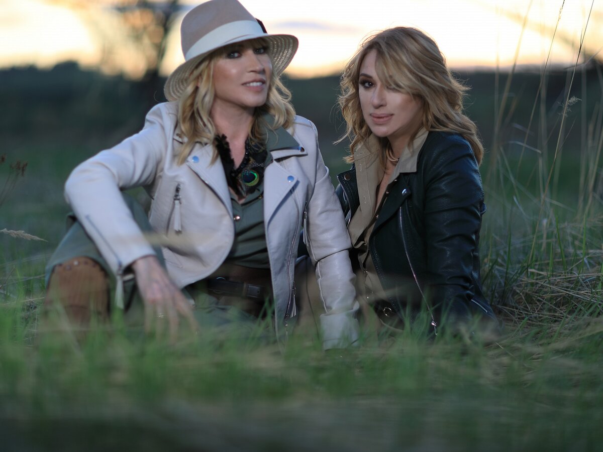 Белый берег база отдыха красноярск. Группа комбинация берег красный, берег белый. Белый берег пермь шемети база отдыха. Группа комбинация песня берег красный, берег белый. Белый берег шатер.