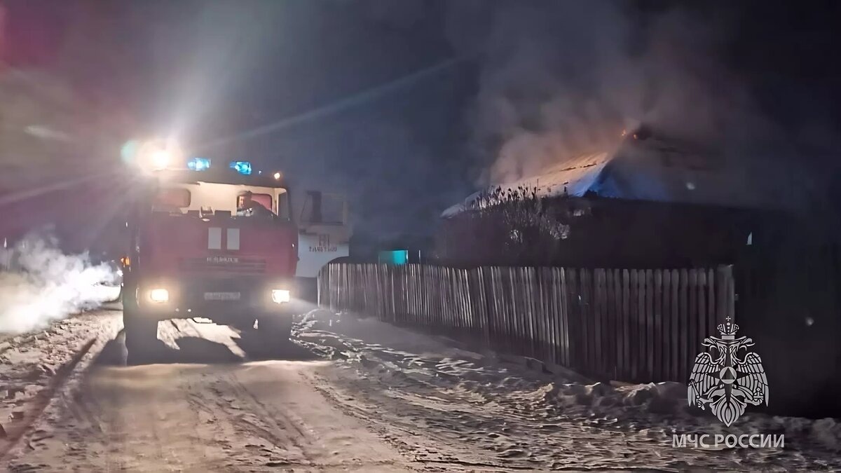     В селе Кызлас Аскизского района загорелся жилой дом — внутри соседи обнаружили тело пенсионерки.