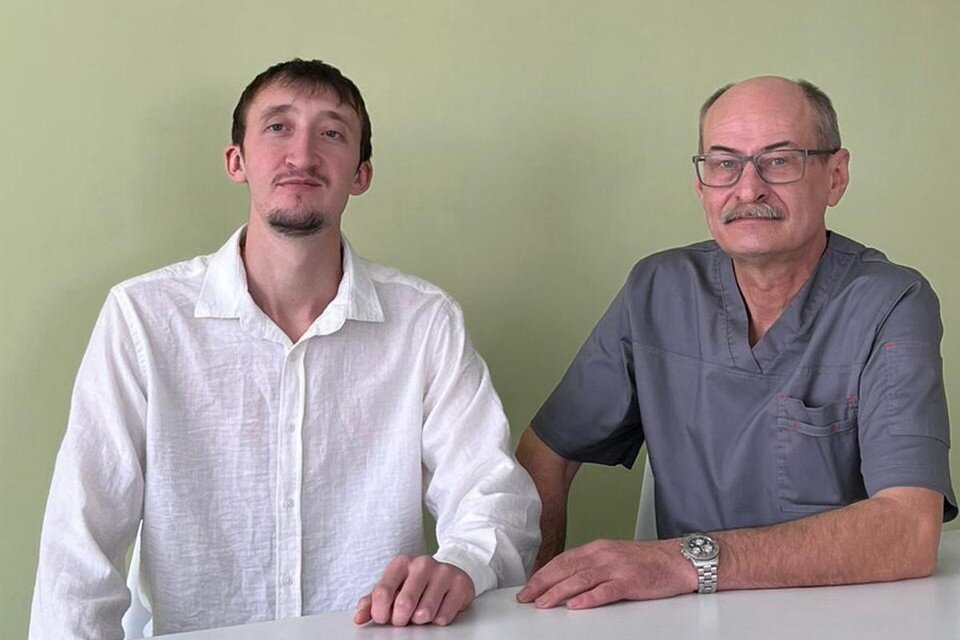    Пациент и его доктор: Алексей Бодрунов и Андрей Гербертович Симонов. Фото: Красноярская краевая больница