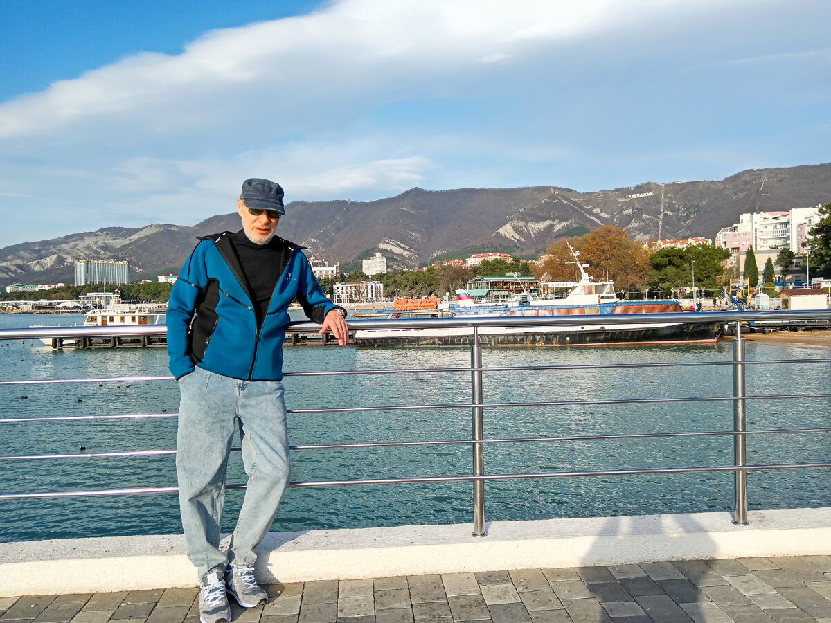 На морском причале в Геленджике недавно сделали ремонт (Михаил Лекс, автор рассказа)