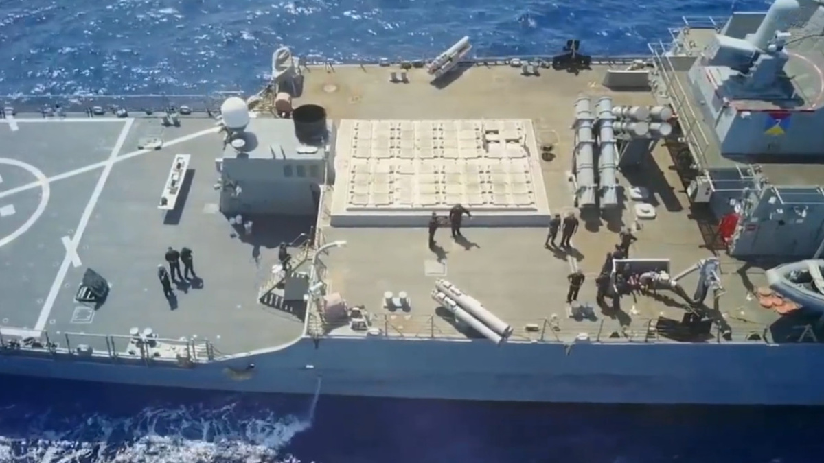 Американский эсминец Donald Cook