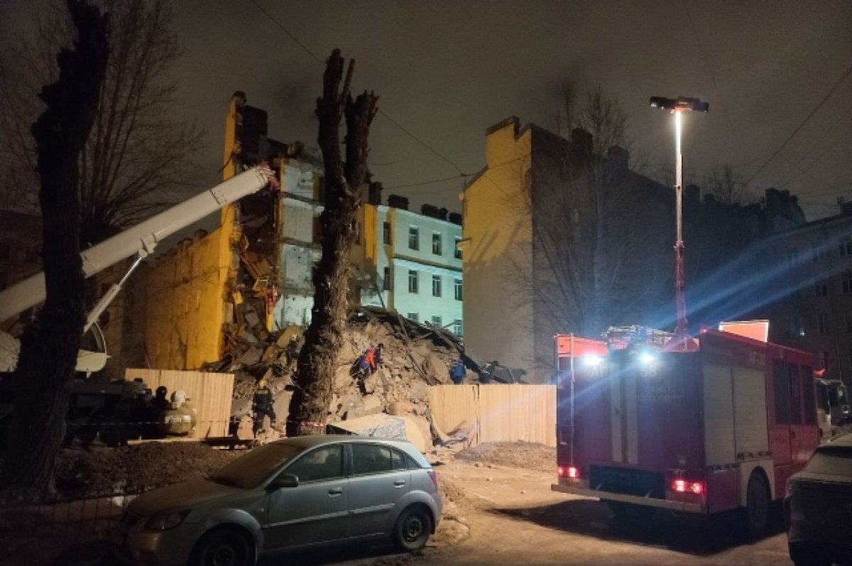 В Петербурге ночью обрушился флигель доходного дома 1885 года на Гороховой  | АиФ – Санкт-Петербург | Дзен