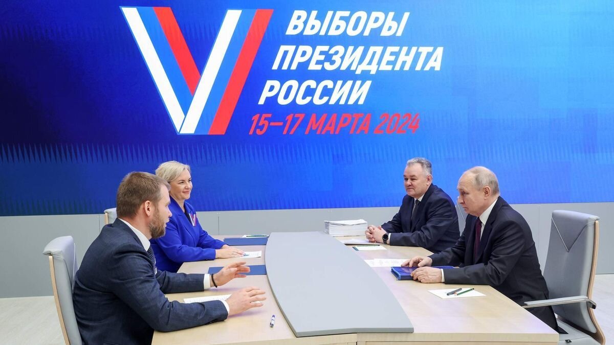     Владимир Путин подаёт документы в ЦИК. Источник: ria.ru Автор фото: Сергей Фадеичев