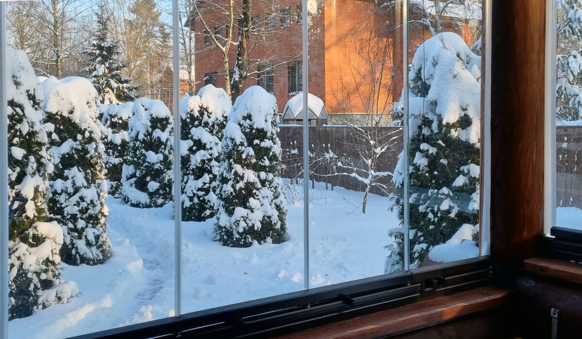 Межстекольный уплотнитель на холодном раздвижном остеклении Glasster Coupe