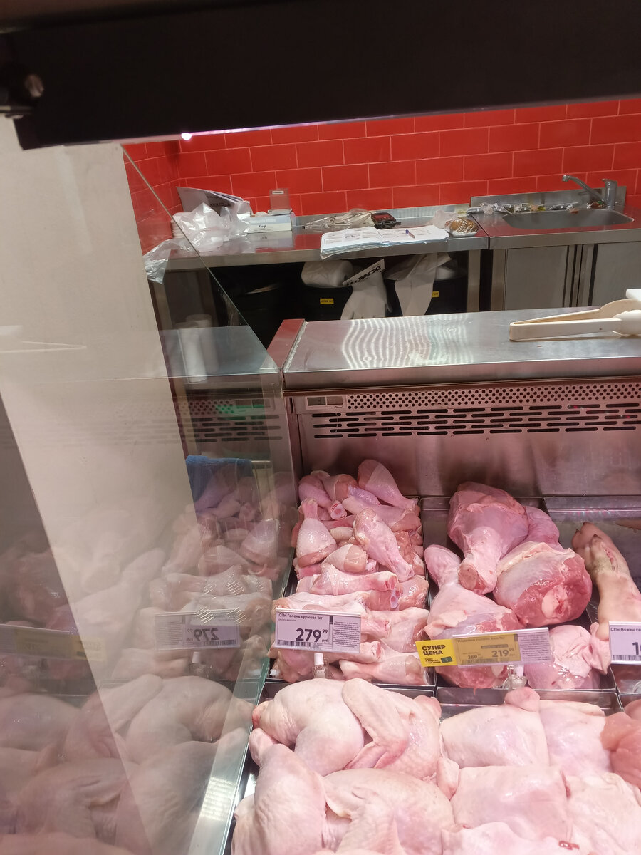 фото автора, куры в Перекрестке