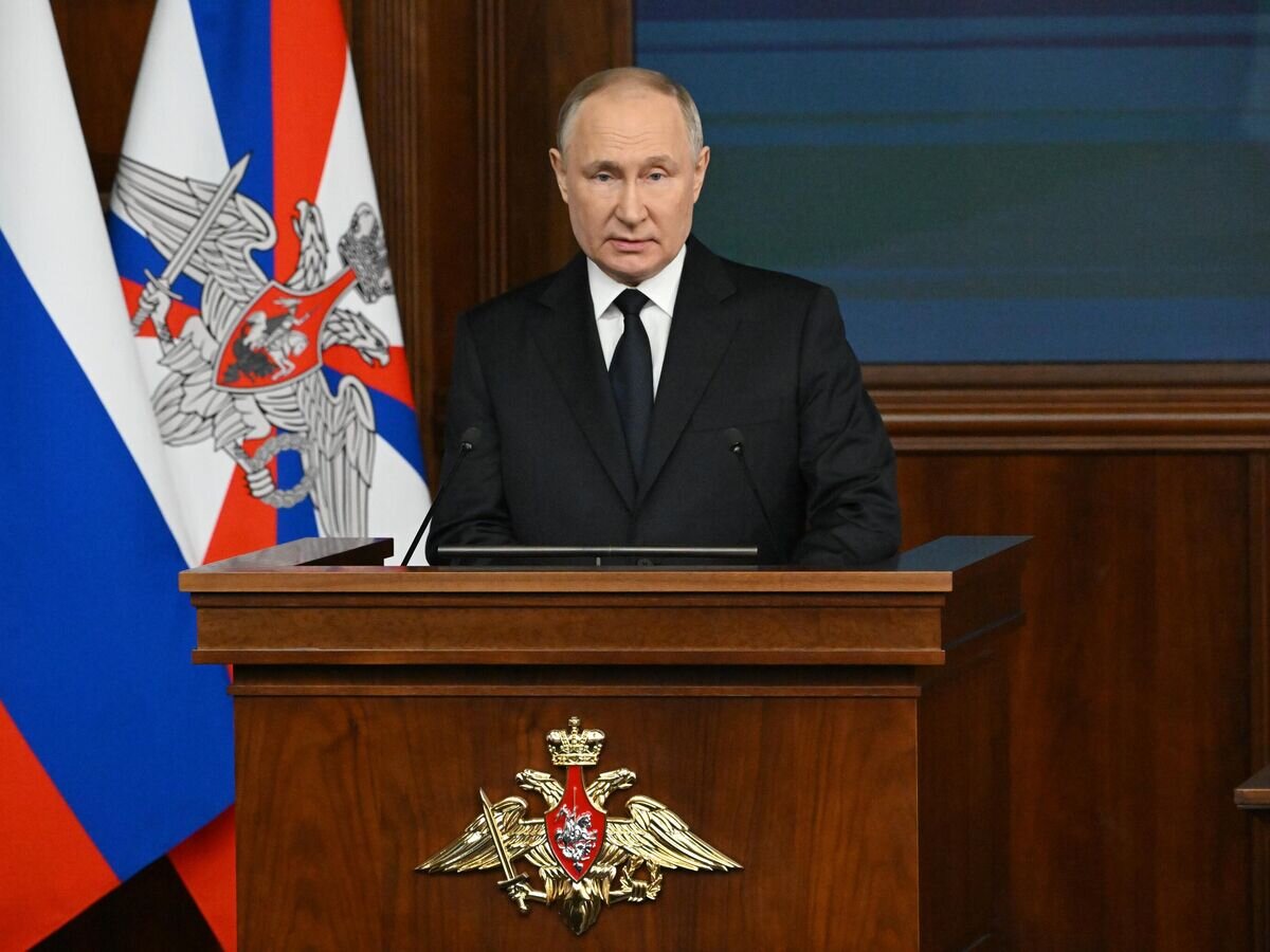    Президент РФ Владимир Путин выступает на расширенном заседании коллегии Министерства обороны в Национальном центре управления обороной© РИА Новости / Сергей Гунеев