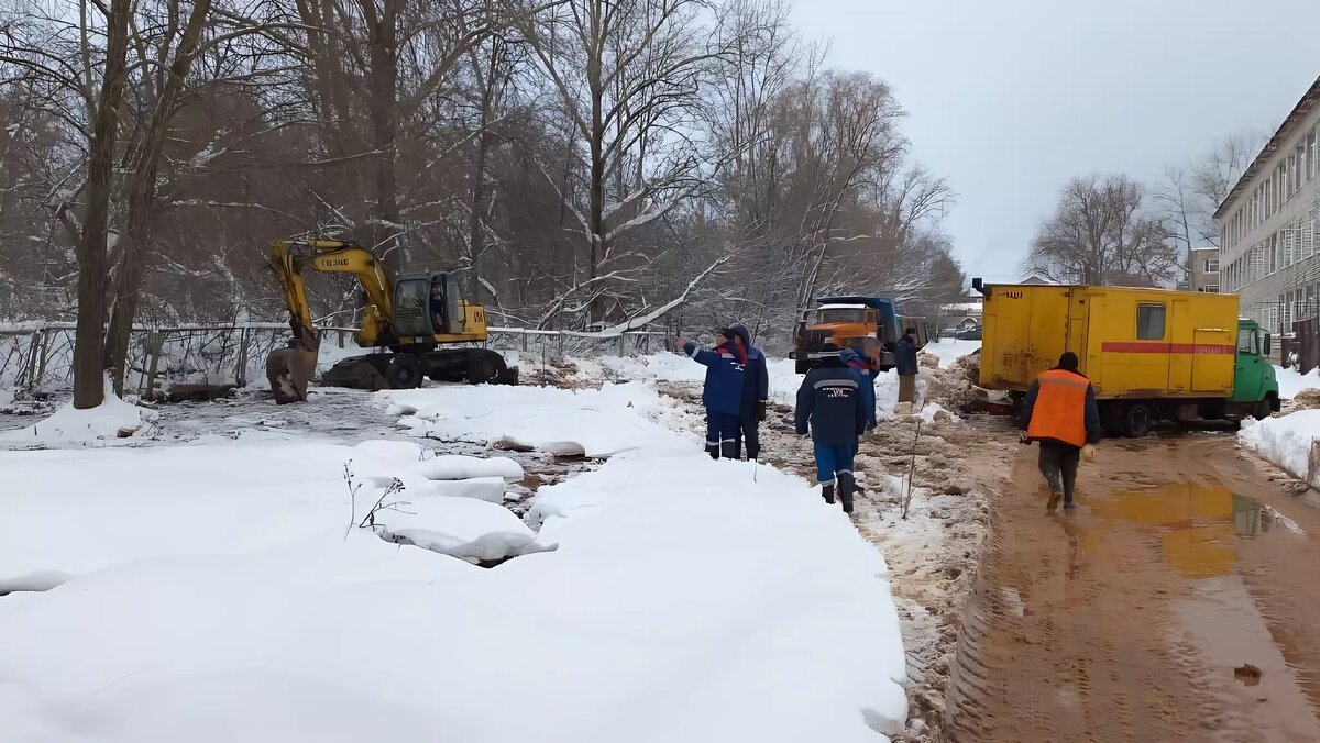 Крупную аварию на сетях водоснабжения устраняют в Сарапуле | udm-info.ru |  Дзен