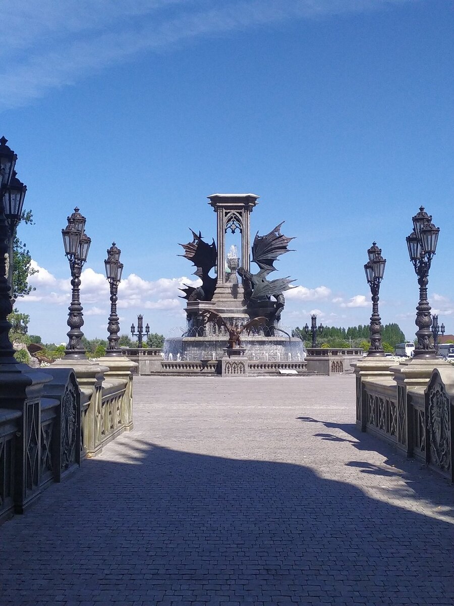    Каменные драконы есть в селе Хрящевка. Анастасия ФИЛАТОВА