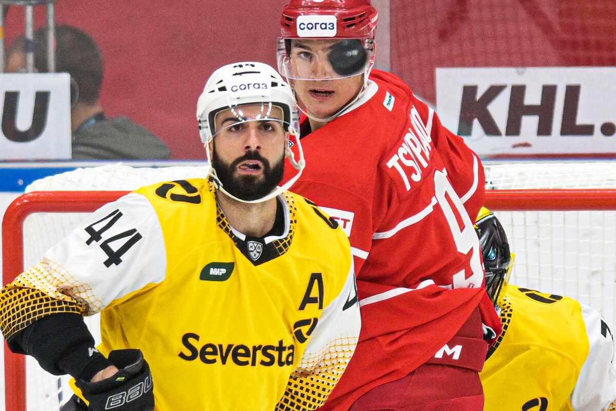  📷 📷 📷 📷 📷   Игрок череповецкой "Северстали" Марк Барбери