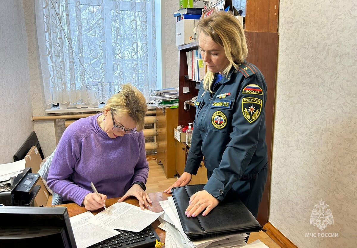 В период проведения новогодних торжеств ответственным за обеспечение пожарной безопасности при проведении культурно-массовых мероприятий необходимо со всей строгостью отнестись к вопросам обеспечения надежной противопожарной защиты мест проведения праздничных мероприятий.