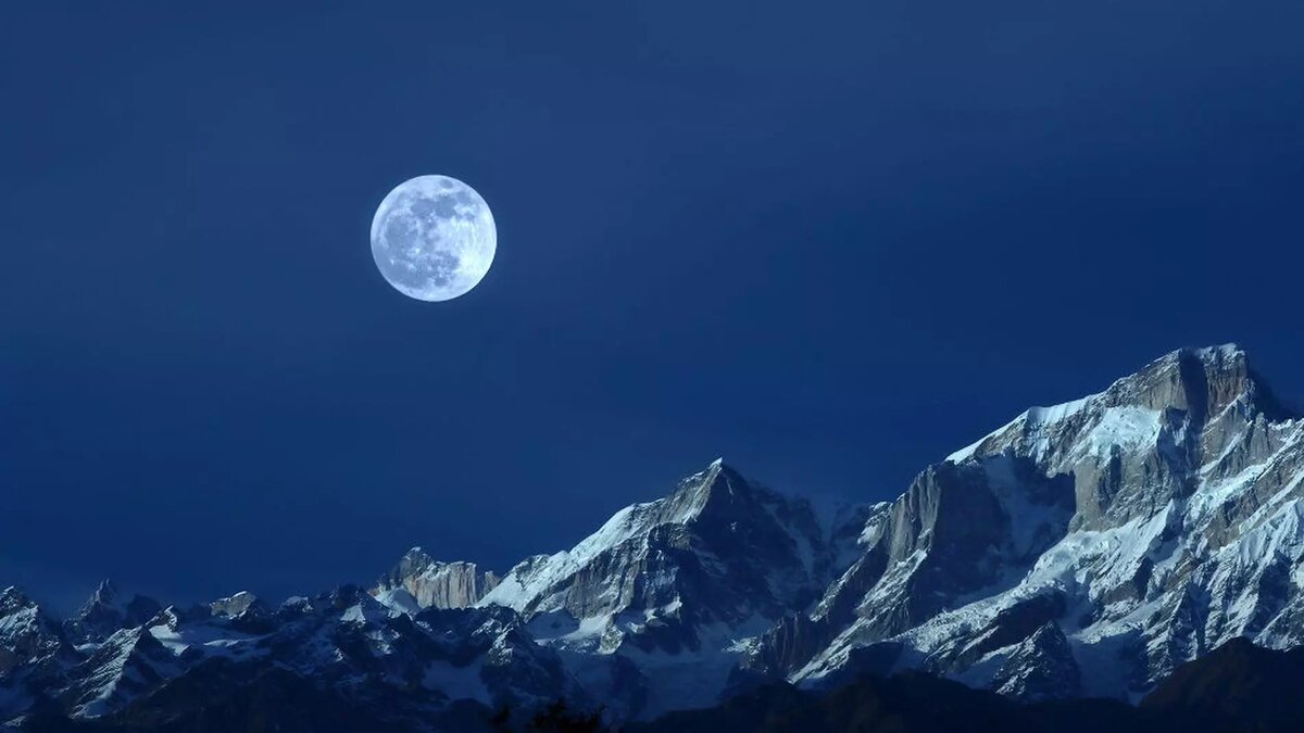 Полнолуние 29 декабря. Луна фото. Полная Луна. Холодная Луна. Ледяная Луна