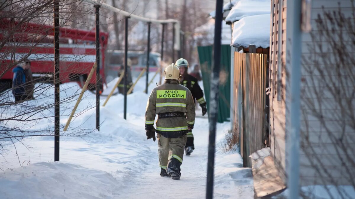     За последние сутки, с 19 на 20 декабря, в Удмуртии произошло 4 пожара. Об этом сообщает пресс-служба Главного управления МЧС по республике.