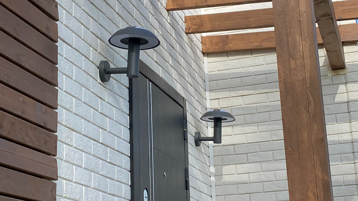 Светильники на крыльце