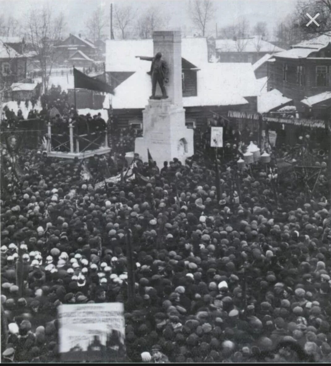 Улица баррикад нижний новгород. Баррикады 1905 года Сормово Нижний Новгород. Памятник Ленину в Сормове. Памятник в. и. Ленину на улице Коминтерна в Нижнем Новгороде. Памятник Ленину в Сормово на ул Коминтерна.