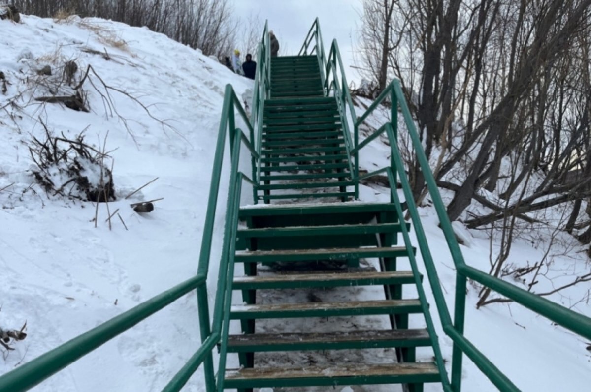    Достроен лестничный переход на улице Петропавловское шоссе на Камчатке